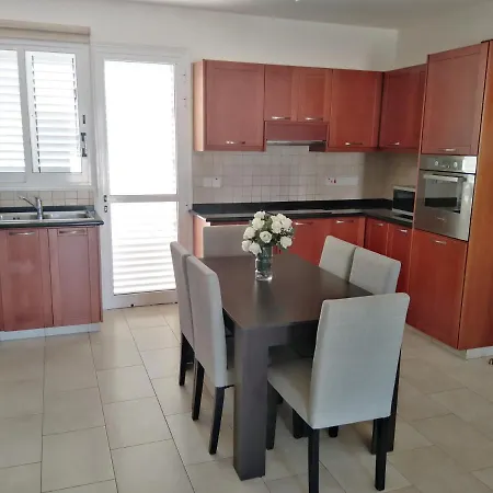 Kato Apartament *