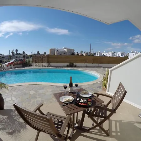 Kato Apartman *