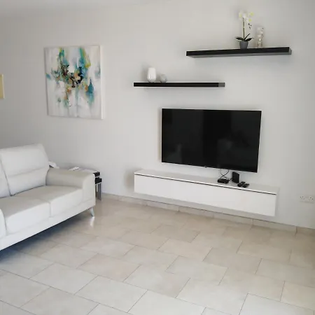 Kato Apartman *